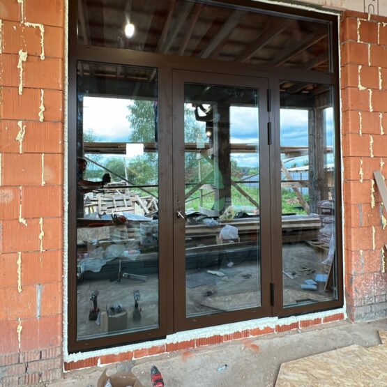 окна и группы из алюминия